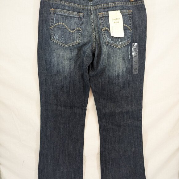 Maurice Taylor Boot Dark Wash Junior's Jeans Light Distress Size 1/2 Short - Picture 6 of 11